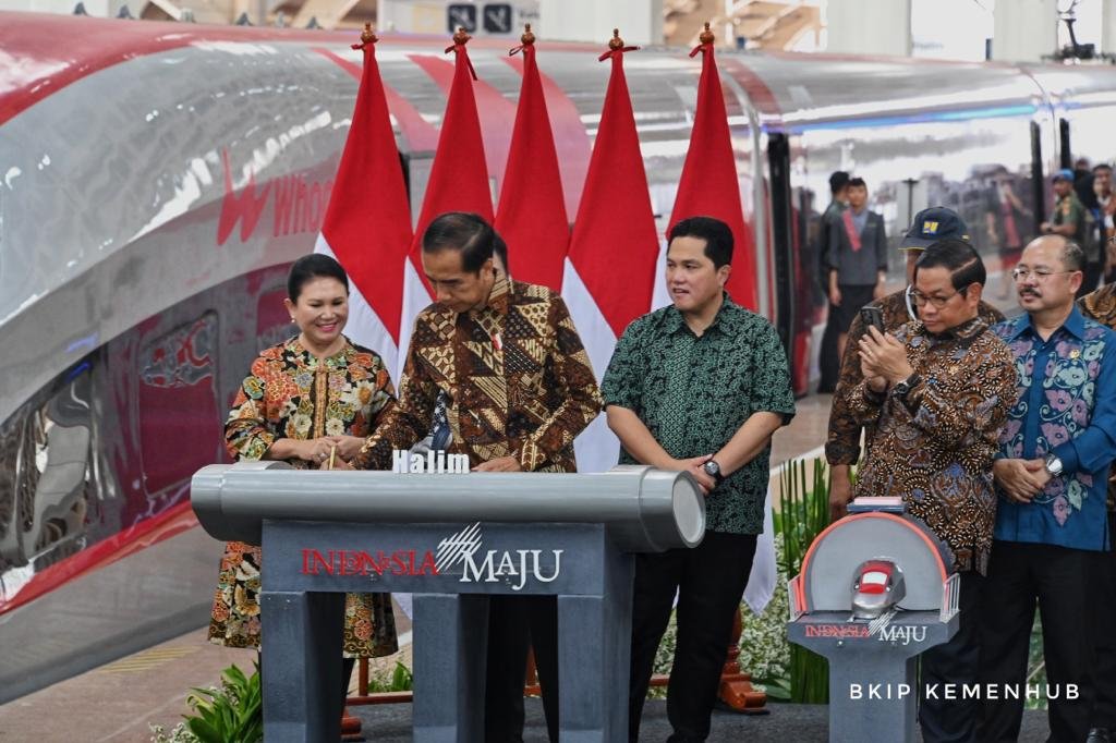 Presiden Jokowi Resmikan Kereta Cepat Pertama Di Asia Tenggara