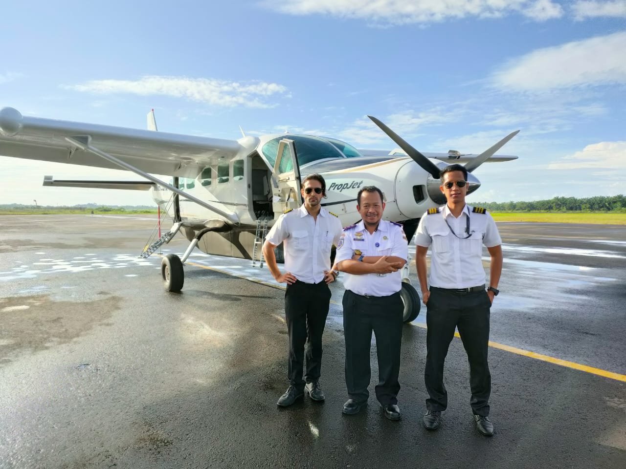 Penerbangan Perdana Angkutan Perintis, Susi Air Mendarat di Bandara Atung Bungsu Pagar Alam - Nusantara Info