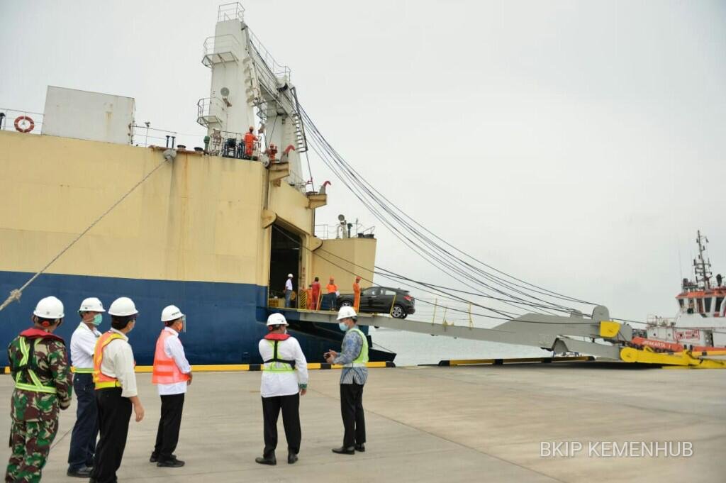 Jelang Soft Launching, Menhub Tinjau Uji Coba Bongkar Muat Pelabuhan Patimban - Nusantara Info