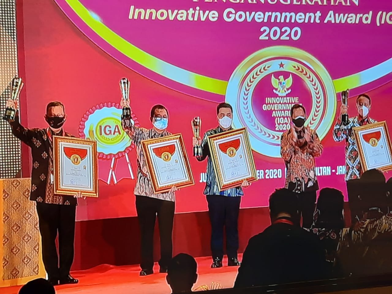 Gubernur Arinal Terima Penganugerahan Innovative Government Awards 2020 - Nusantara Info