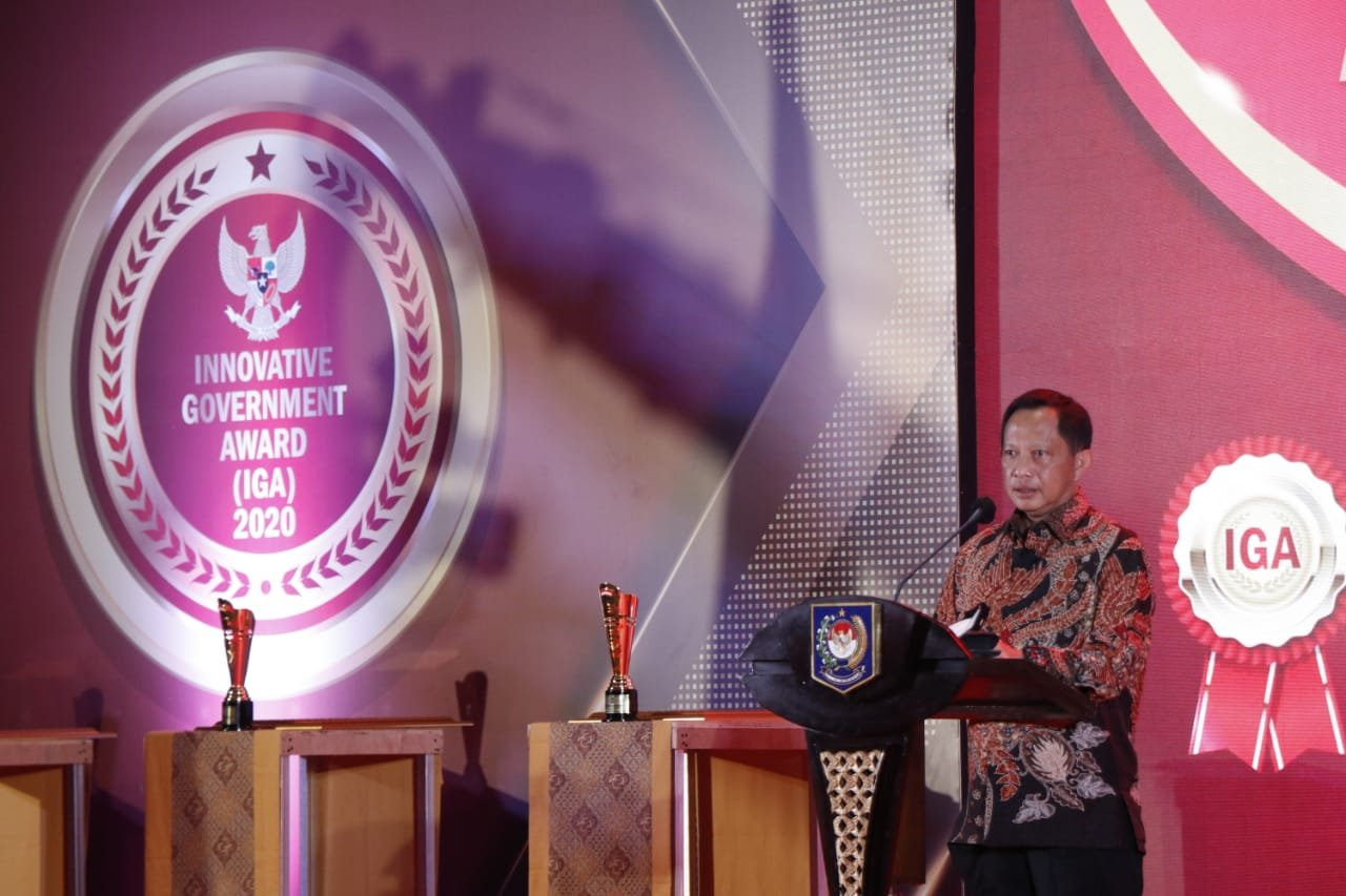 Mendagri Berikan Pengahargaan Inovative Giverment Award Tahun 2020 Kepada Daerah Terinovatif - Nusantara Info
