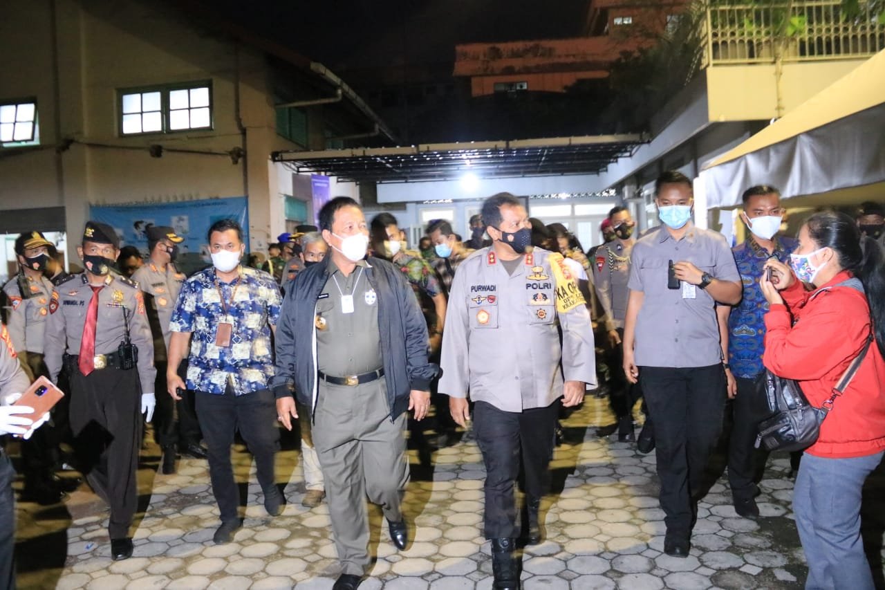 Bersama Jajaran Forkopimda, Gubernur Arinal Tinjau Ibadah Malam Natal - Nusantara Info