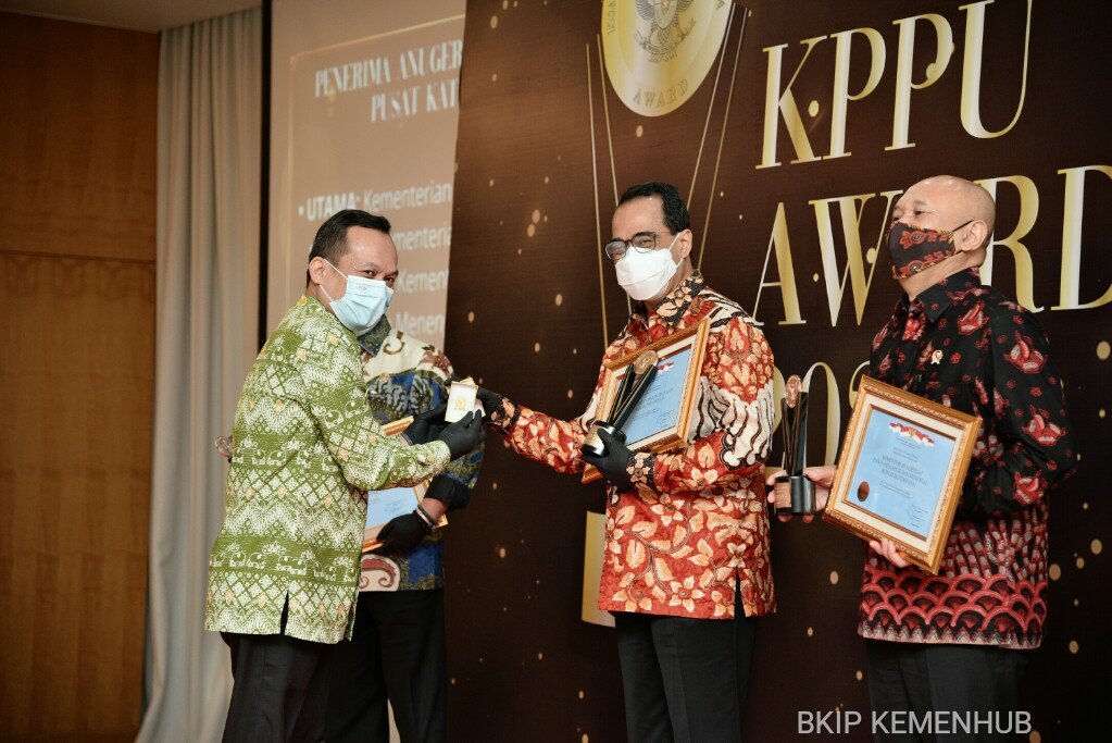 Jalankan Prinsip Pola Kemitraan Yang Baik, Kemenhub Raih Penghargaan Dari KPPU - Nusantara Info