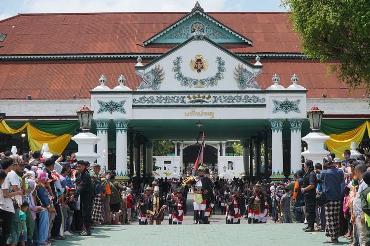 Keraton Yogyakarta Kembali Memanas, Tudingan Makan "Gaji Buta" dari Dana Istimewa