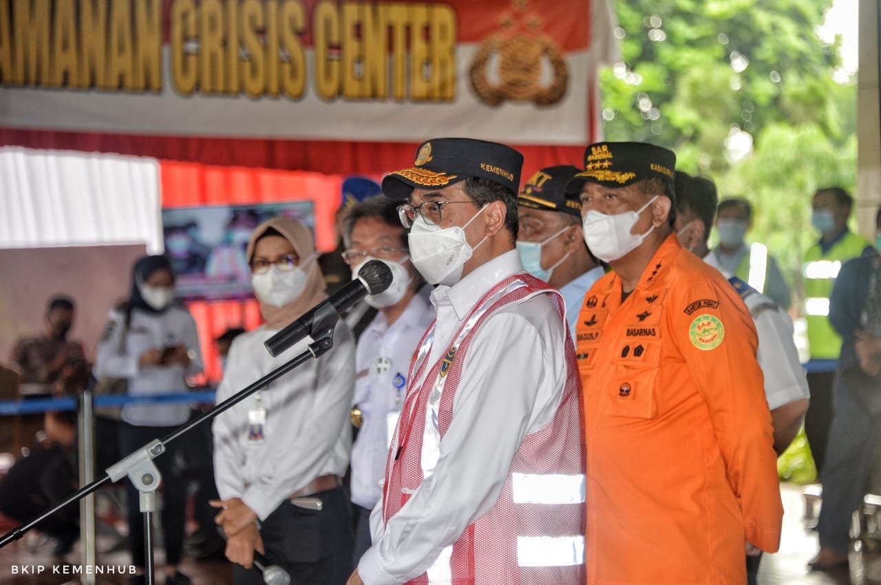 Bertemu Keluarga Korban Sriwijaya Air SJ-182, Menhub Pastikan Pencarian Korban Dilakukan Maksimal - Nusantara Info