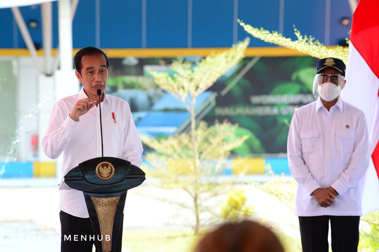 Resmikan Terminal Baru Bandara Kuabang di Halmahera Utara, Presiden Joko Widodo Harapkan Muncul Titik-Titik Pertumbuhan Ekonomi Baru di Sekitar Bandara
