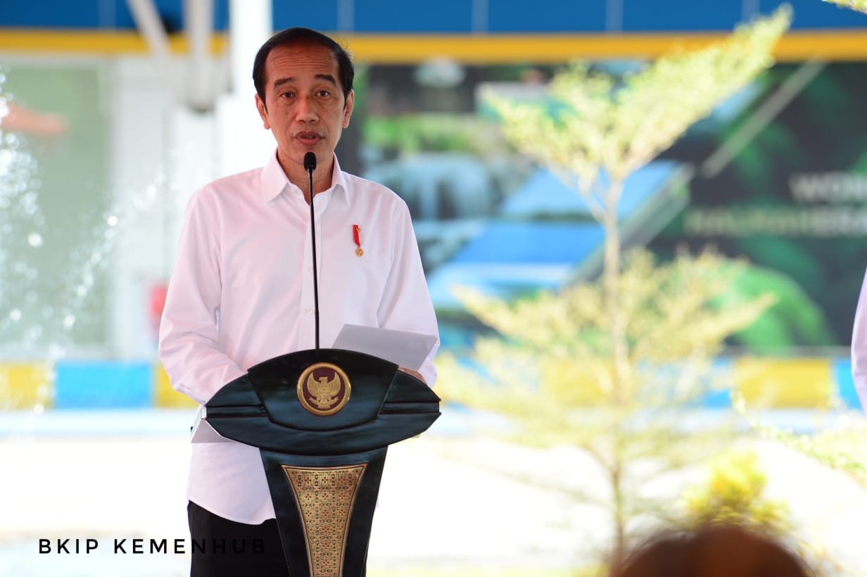 Resmikan Terminal Baru Bandara Kuabang di Halmahera Utara, Presiden Joko Widodo Harapkan Muncul Titik-Titik Pertumbuhan Ekonomi Baru di Sekitar Bandara