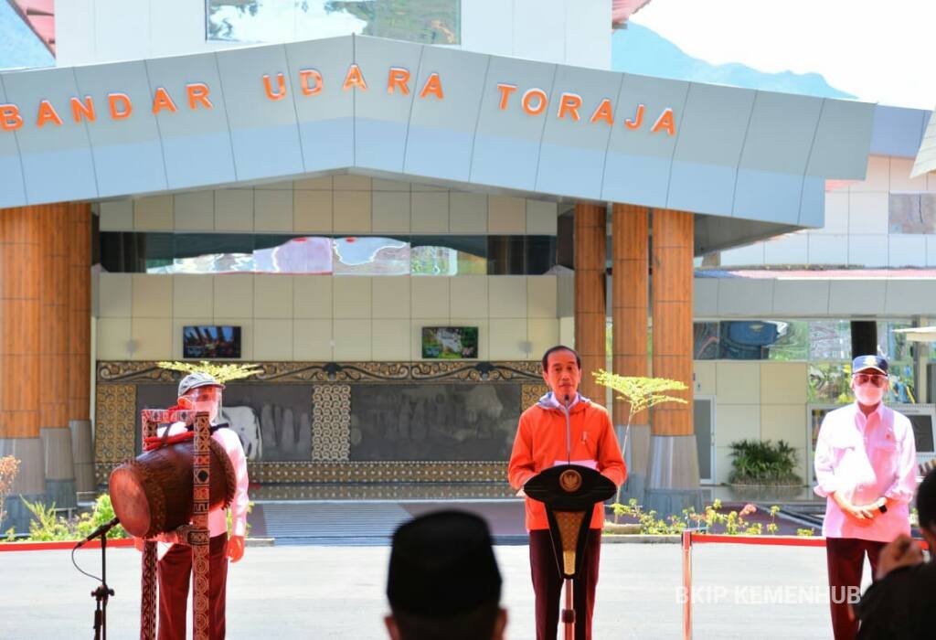 Presiden Joko Widodo Resmikan Dua Bandara Sekaligus di Toraja