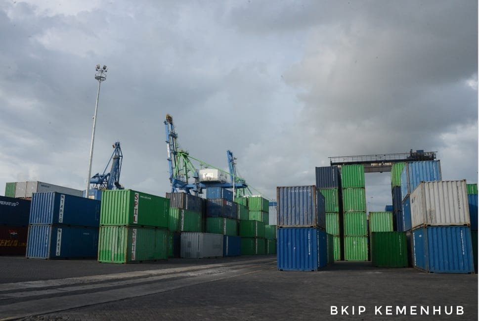 Tinjau Pelabuhan Yos Sudarso di Ambon, Menhub Jelaskan Ke Presiden Rencana Pembangunan Pelabuhan Baru Ambon Yang Terintegrasi 