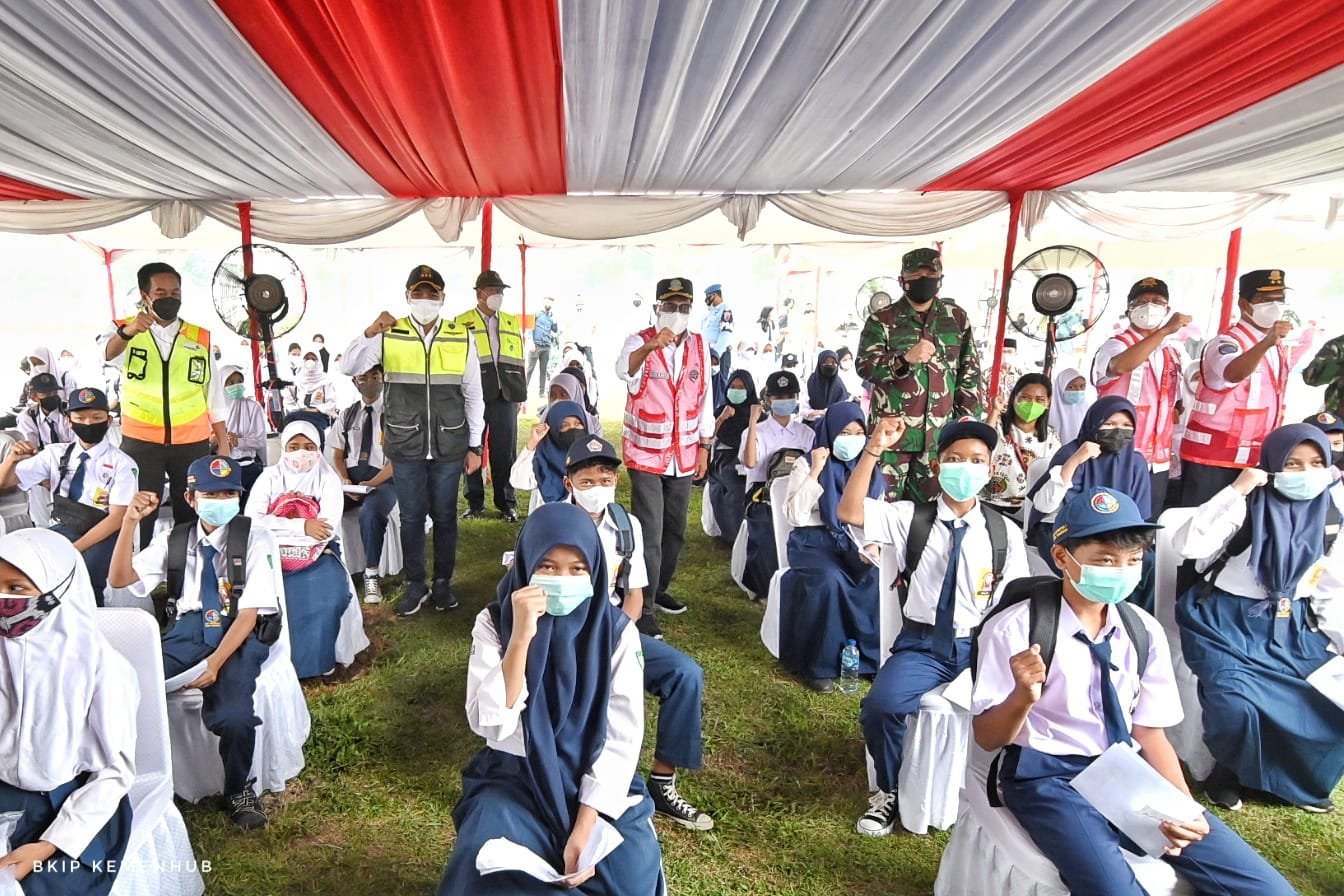 Kemenhub Berkolaborasi Dengan TNI AU Gelar Vaksinasi di Sekolah-Sekolah Transportasi