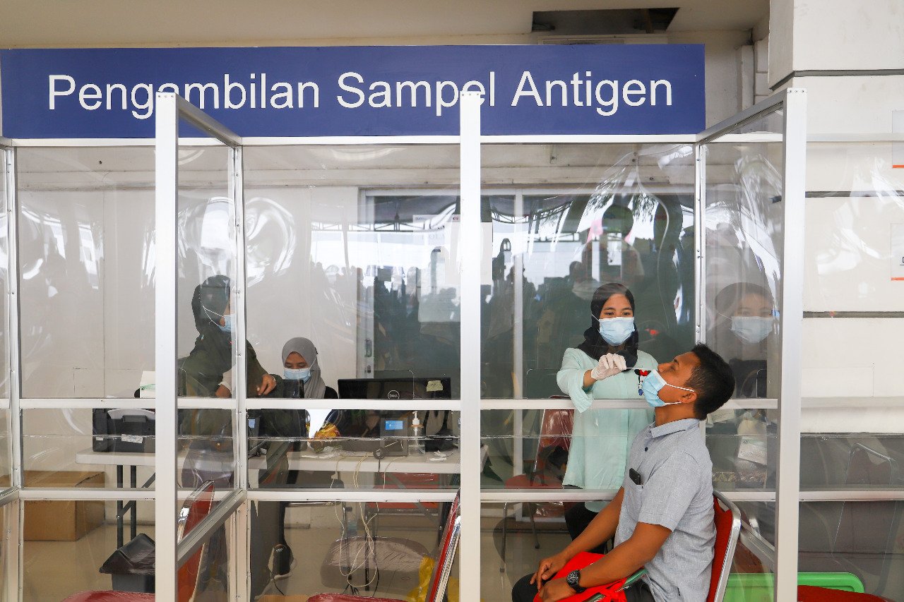 Mulai Hari Ini, Tarif Rapid Test Antigen di Stasiun Turun Jadi Rp 45.000