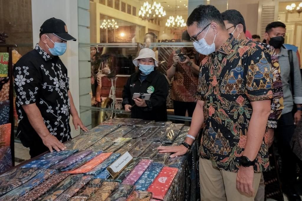 Menparekraf Ingin Batik Menjadi Simbol Kebangkitan Ekonomi di Sektor Ekraf