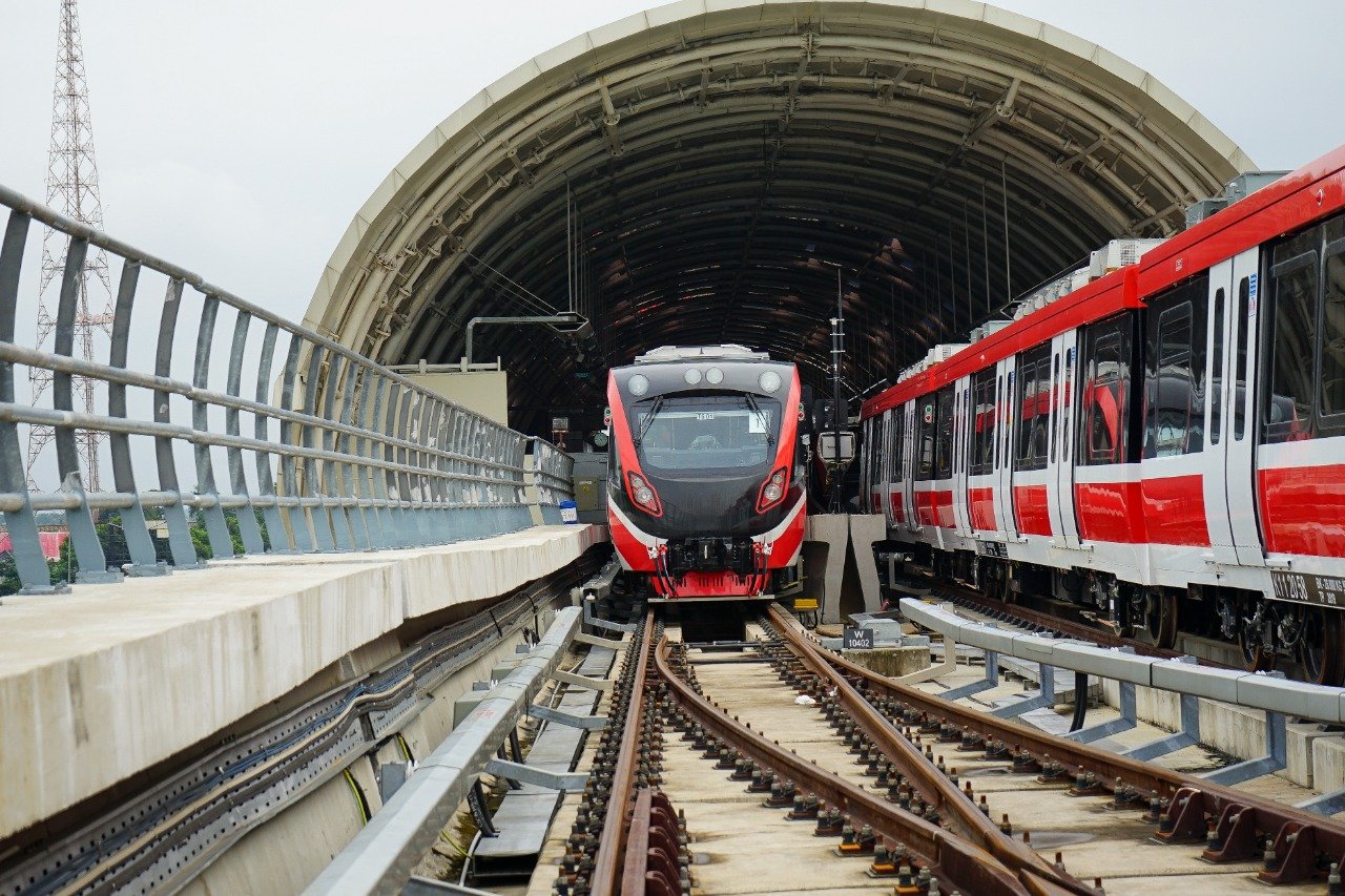 Operasikan LRT Tanpa Masinis, KAI Siapkan Train Attendant LRT Jabodebek