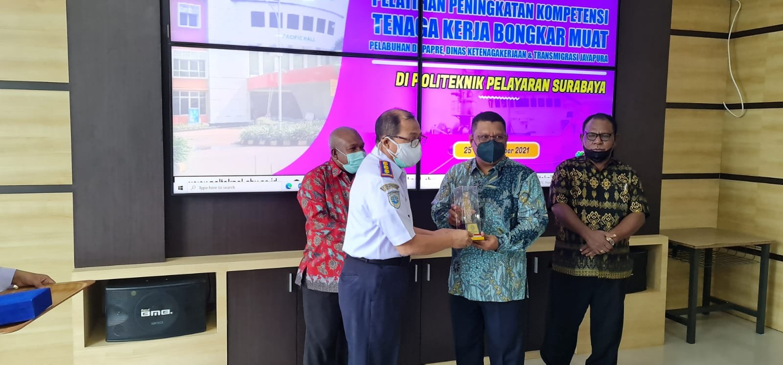 KSOP Kelas II Jayapura Bersama Poltekpel Surabaya Selenggarakan Pelatihan dan Peningkatan Kompetensi TKBM