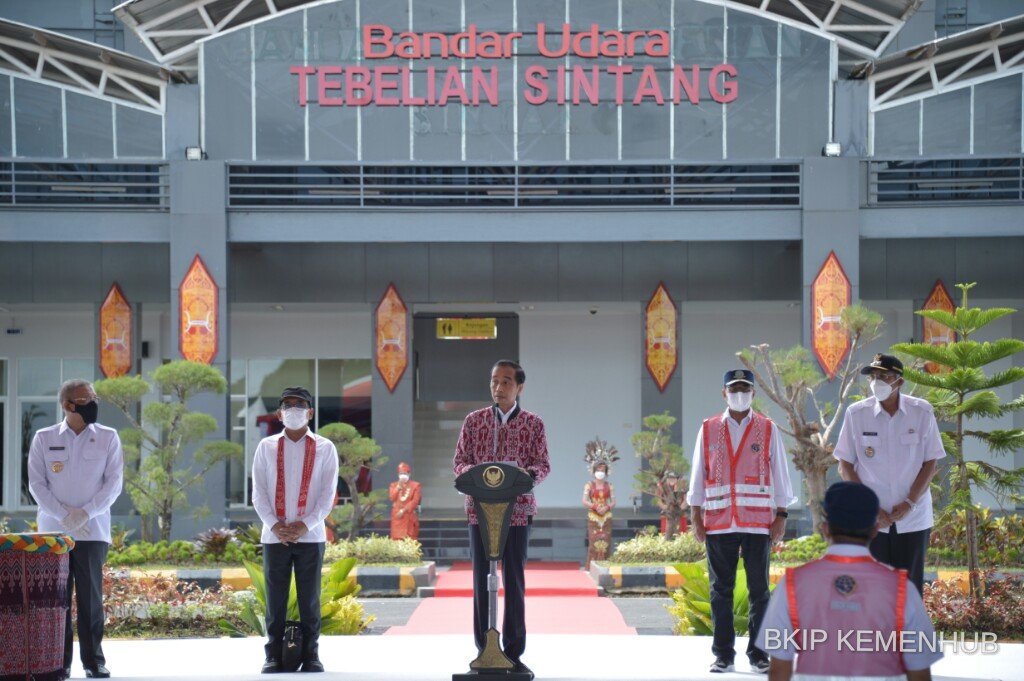 Presiden Jokowi Resmikan Bandara Tebelian Sintang, Menhub: Ditargetkan Kembali Beroperasi 17 Desember 2021