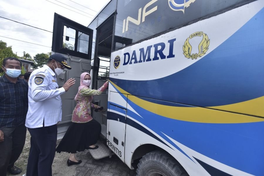 Resmi Beroperasi, Bupati Luwu Utara Uji Coba Bus DAMRI Trayek Masamba-Malangke Barat