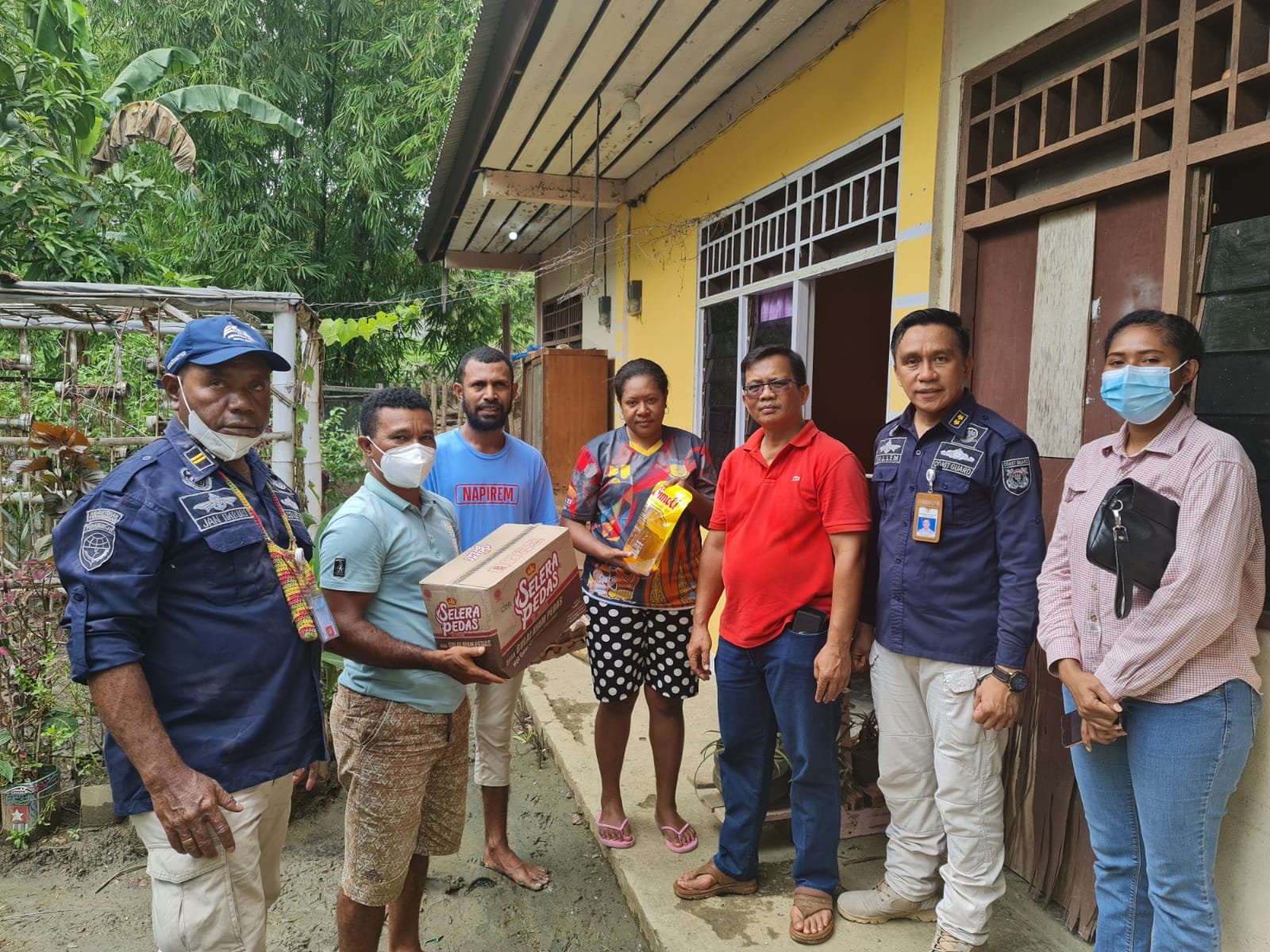 KSOP Kelas II Jayapura Bersama Mitra Kerja Berikan Bantuan Kemanusiaan Kepada Para Korban Banjir dan Longsor 