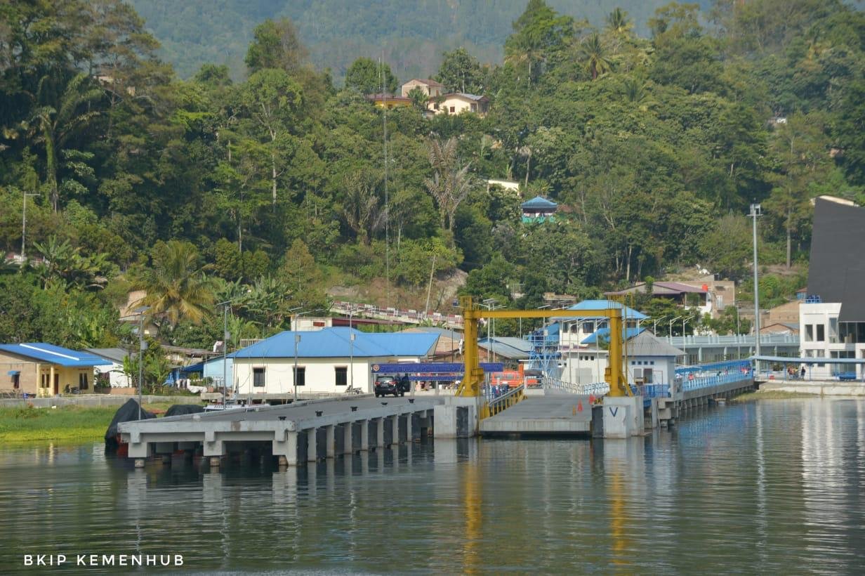 Jelang Diresmikan Presiden, Menhub Tinjau Pelabuhan Penyeberangan di Kawasan Pariwisata Danau Toba