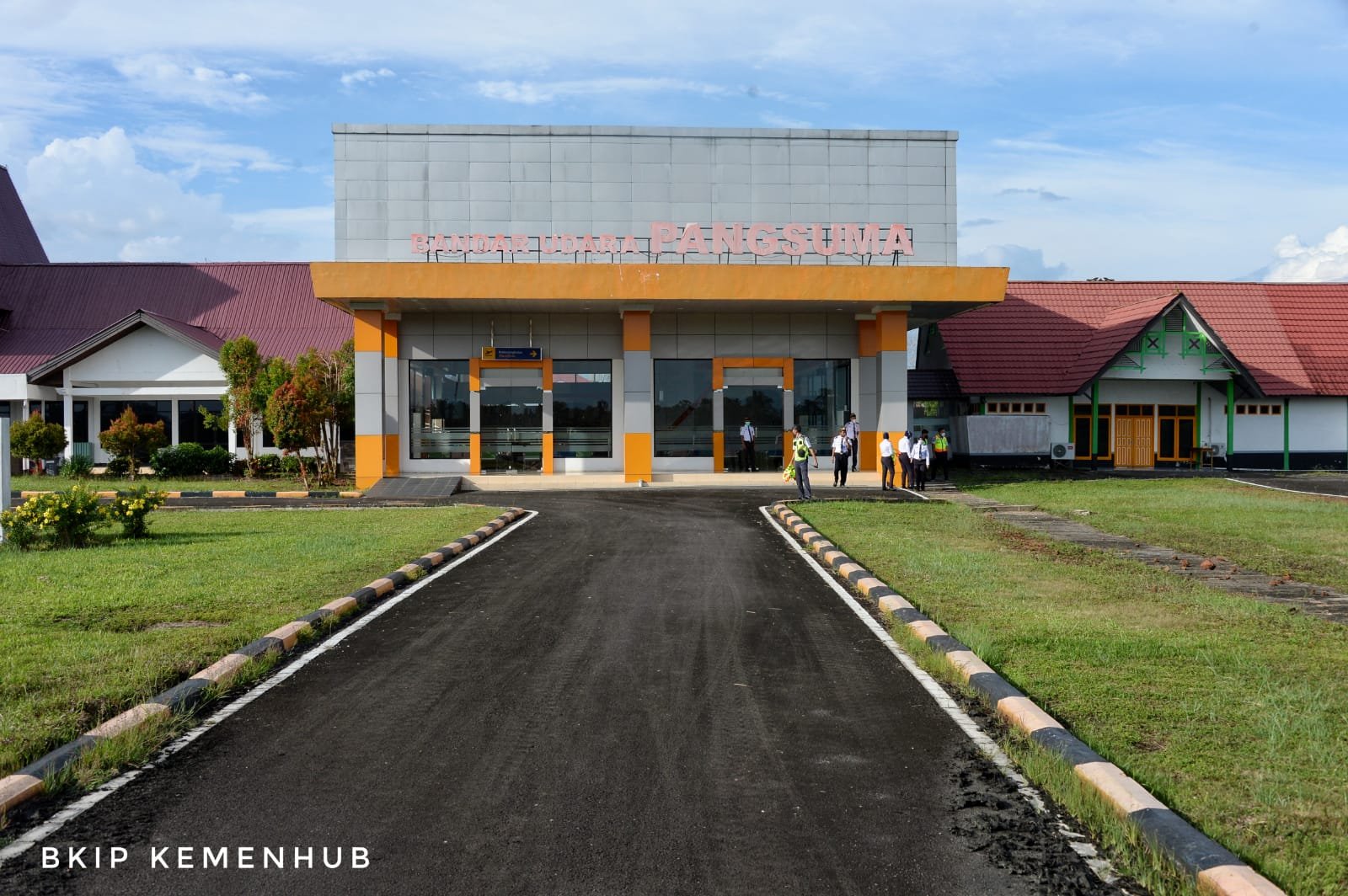 Tinjau Bandara Pangsuma di Perbatasan Indonesia – Malaysia, Menhub Pastikan Pengembangan Terus Dilakukan