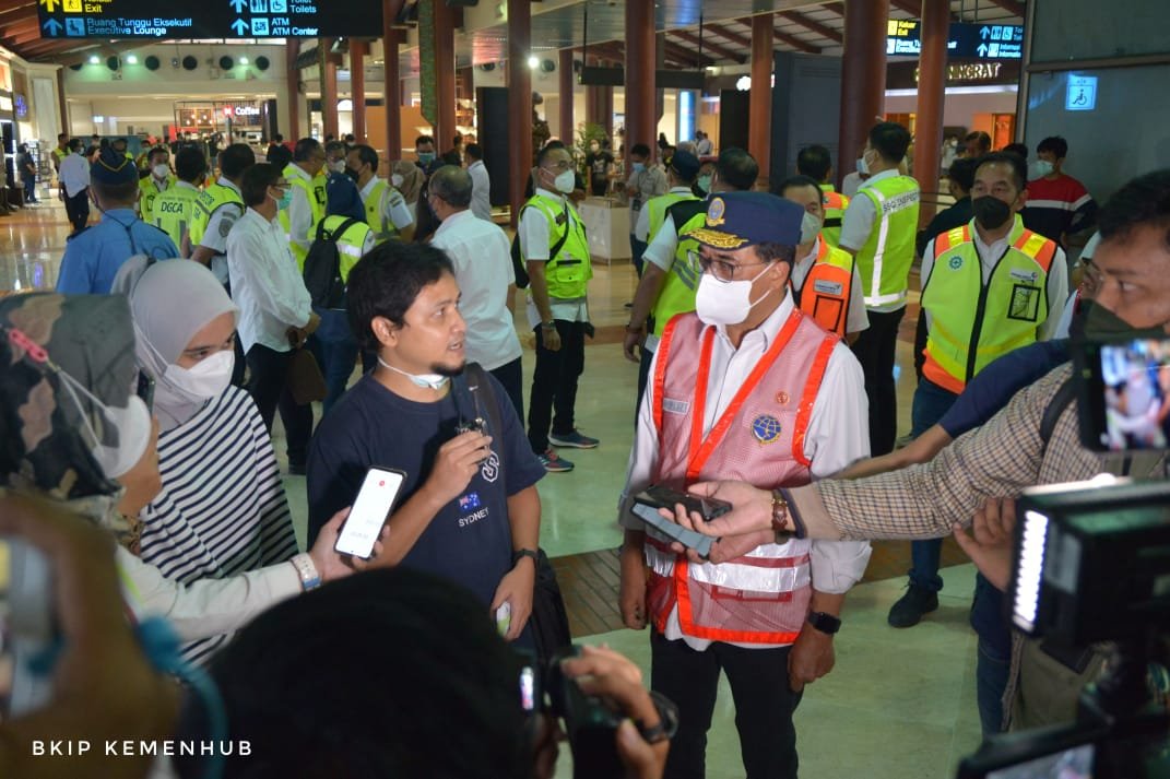 H-1 Lebaran, Menhub Pantau Bandara Soekarno Hatta: Jumlah Penumpang Naik Dibanding 2019