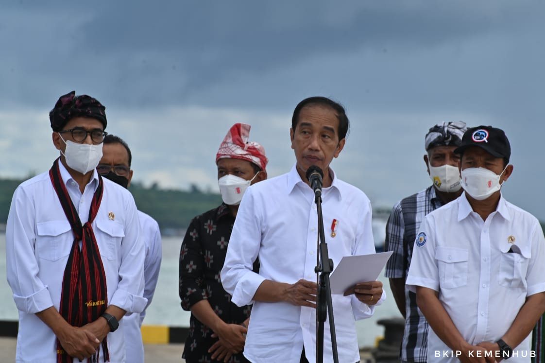 Perlancar Konektivitas Antarpulau, Presiden Resmikan 3 Pelabuhan Penyeberangan dan 1 Unit Kapal di Wakatobi