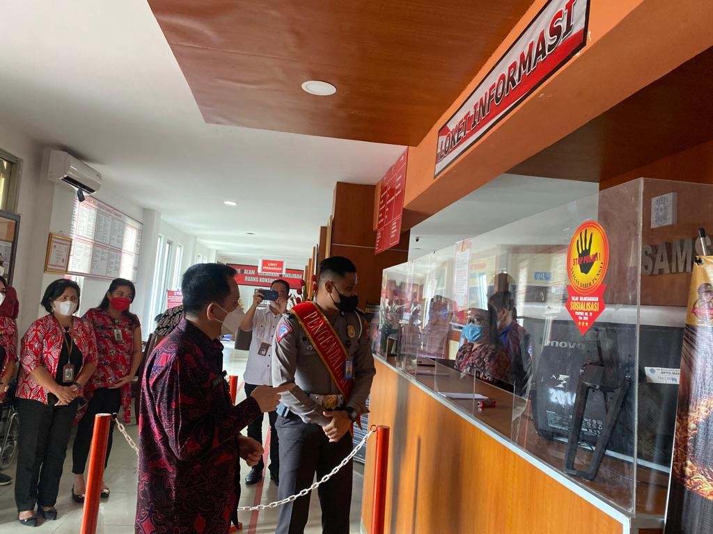 Tinjau Samsat Manado, Dirjen Bina Keuda Kemendagri Berikan Apresiasi Inovasi Samsat di Sulawesi Utara