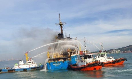 Kemenhub Evakuasi Kapal Pengangkut Pupuk MV Abusamah yang Terbakar, Tidak Ada Korban Jiwa