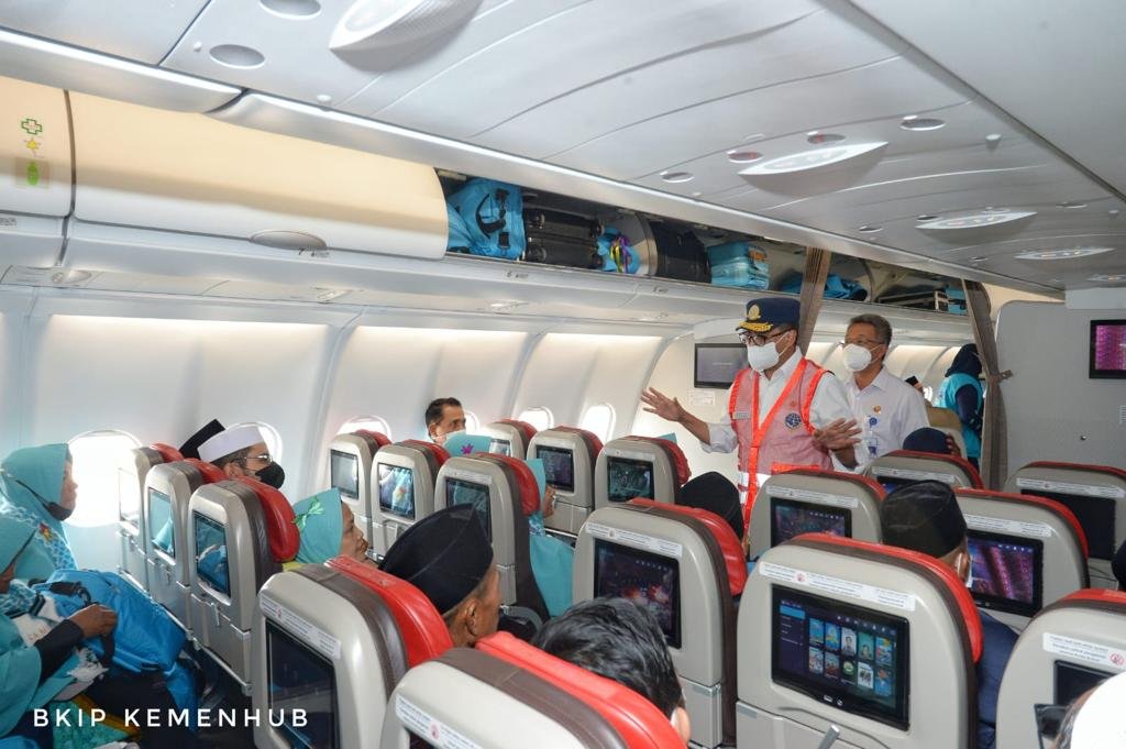 Menhub Tinjau Langsung Penerbangan Umroh dari Bandara Kertajati