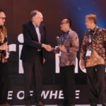 Dirjen Dukcapil Kemendagri Raih Penghargaan Internasional Honorable Mention dari Future of Government Awards