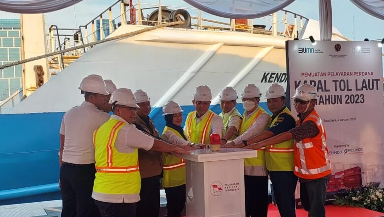 Kemenhub Lepas Pelayaran Perdana Tol Laut Tahun Anggaran 2023 di Surabaya
