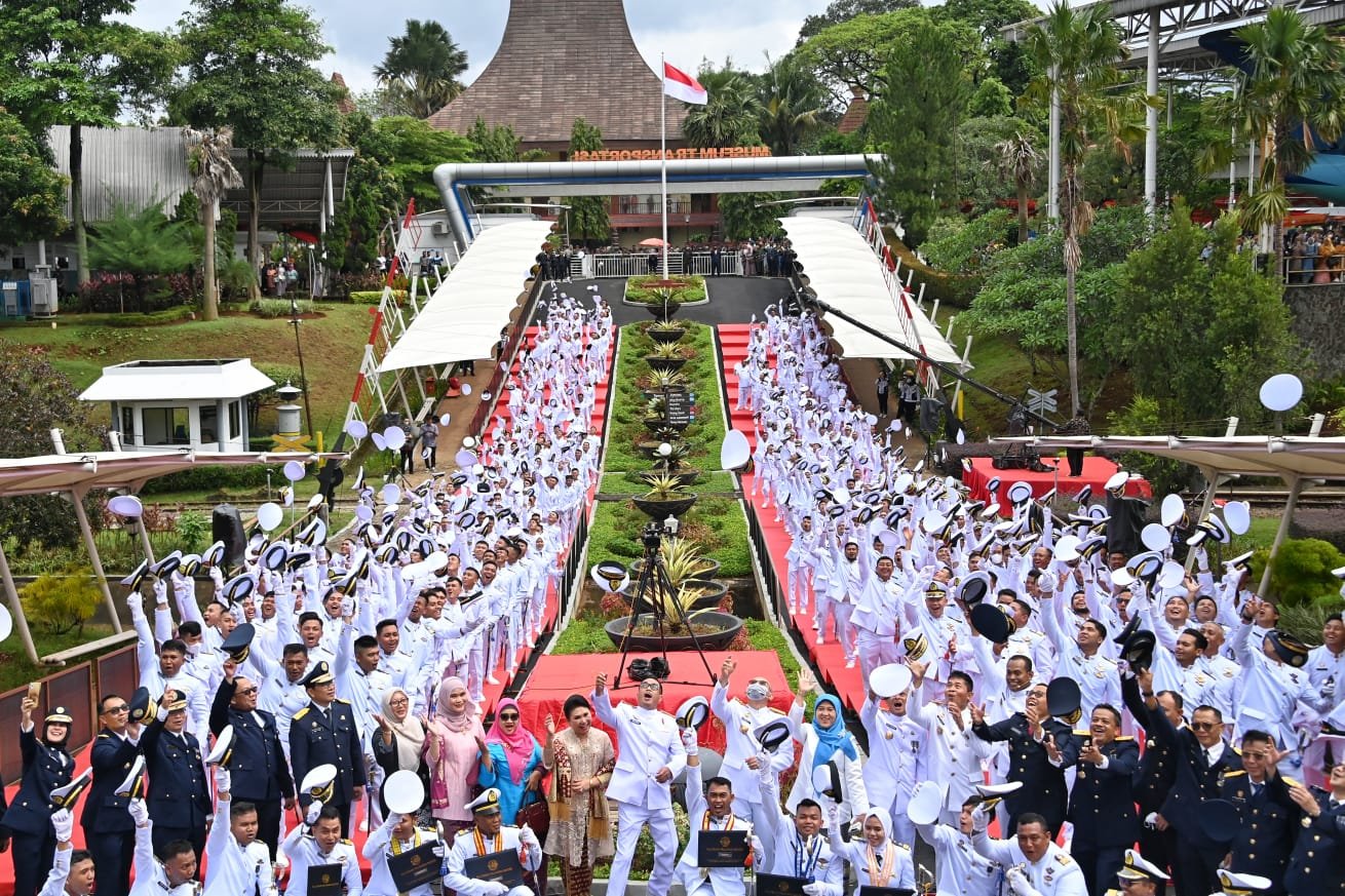 Wisuda 1.227 Perwira Kapal Niaga, Menhub: Pelaut Kita Harus Miliki Jiwa Kompetitif