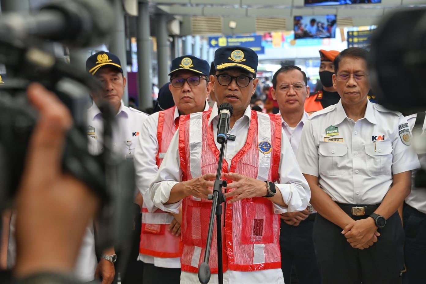 Puncak Arus Balik Kedua, Menhub Tinjau Stasiun Pasar Senen
