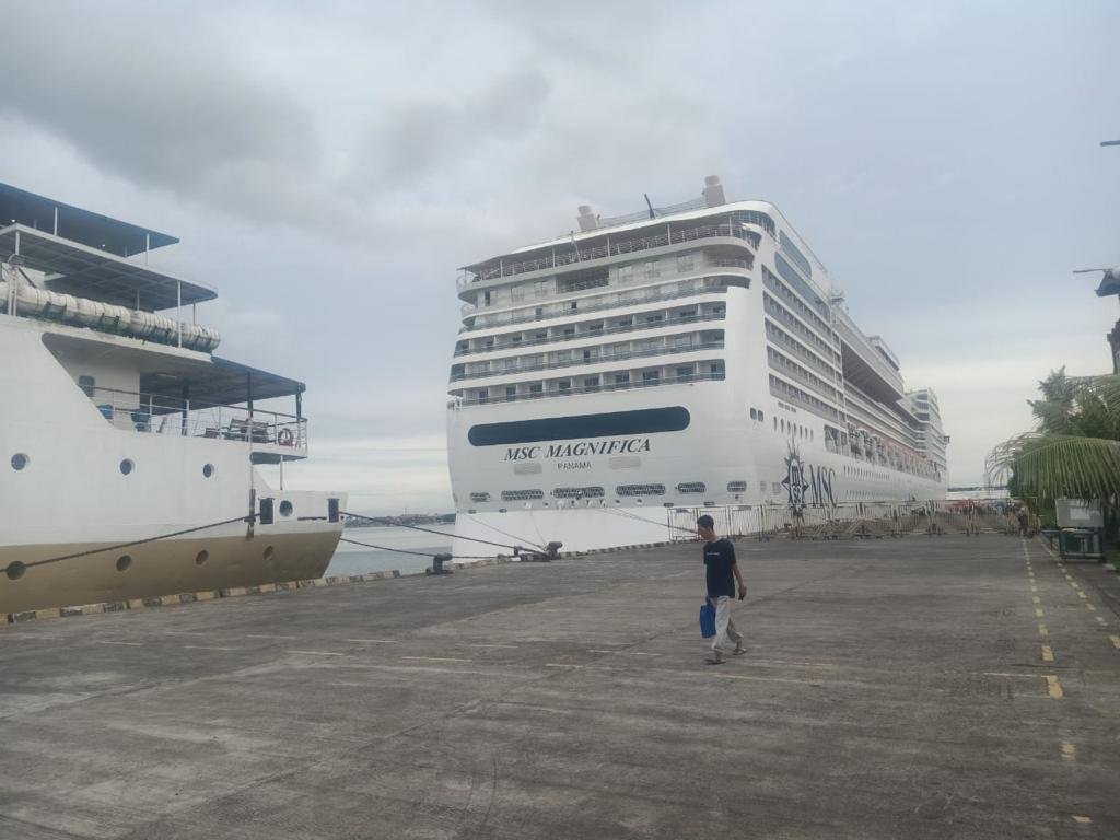 Pelabuhan Benoa Berhasil Disandari Kapal Pesiar Terbesar MSC Magnificia