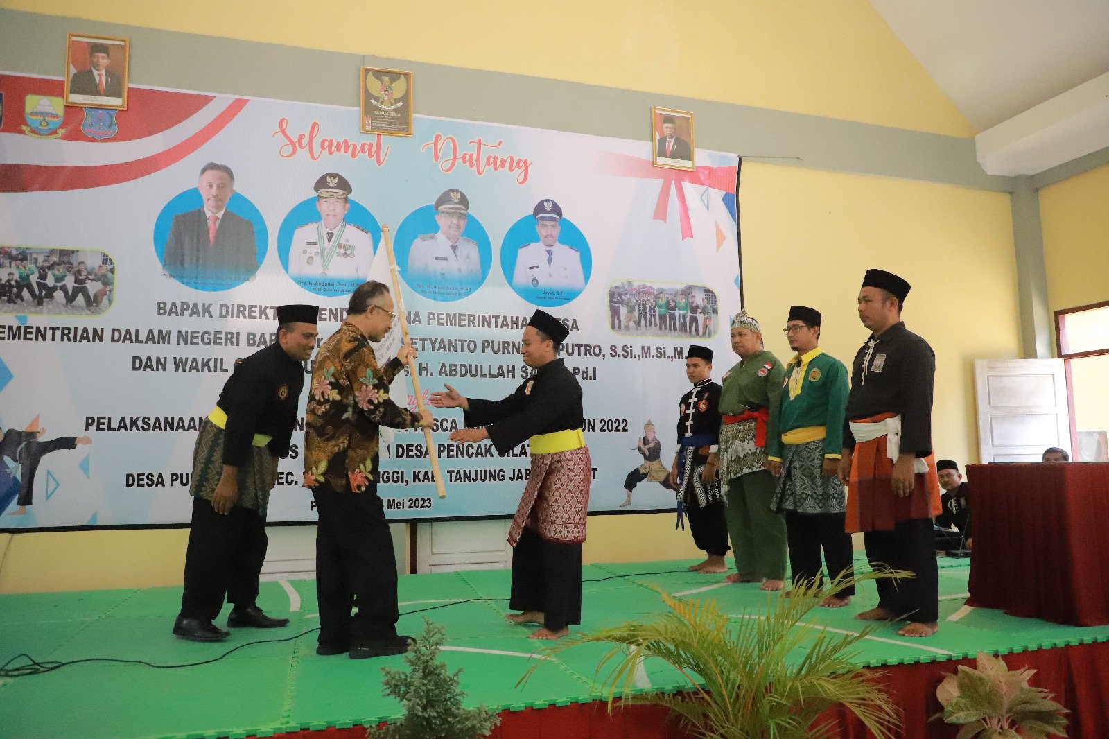 
Dirjen Bina Pemdes Kemendagri Kukuhkan Desa Purwodadi Sebagai Pelopor Desa Pencak Silat

