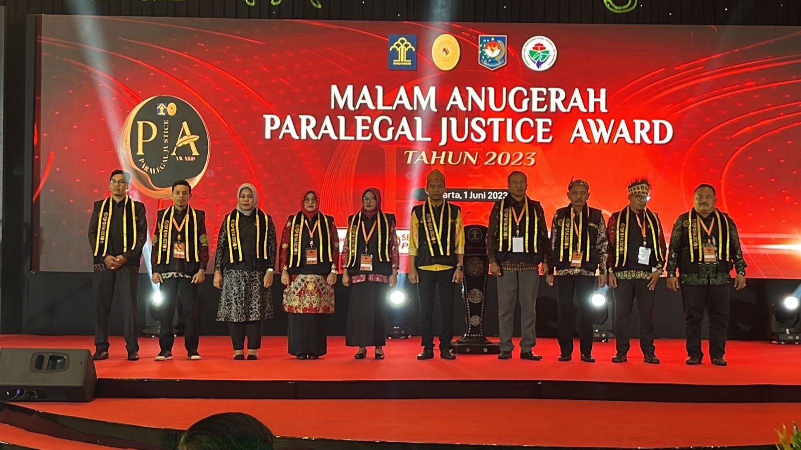 Paralegal Justice Award: Lurah Setu Kecamatan Cipayung Raih 10 Terbaik
