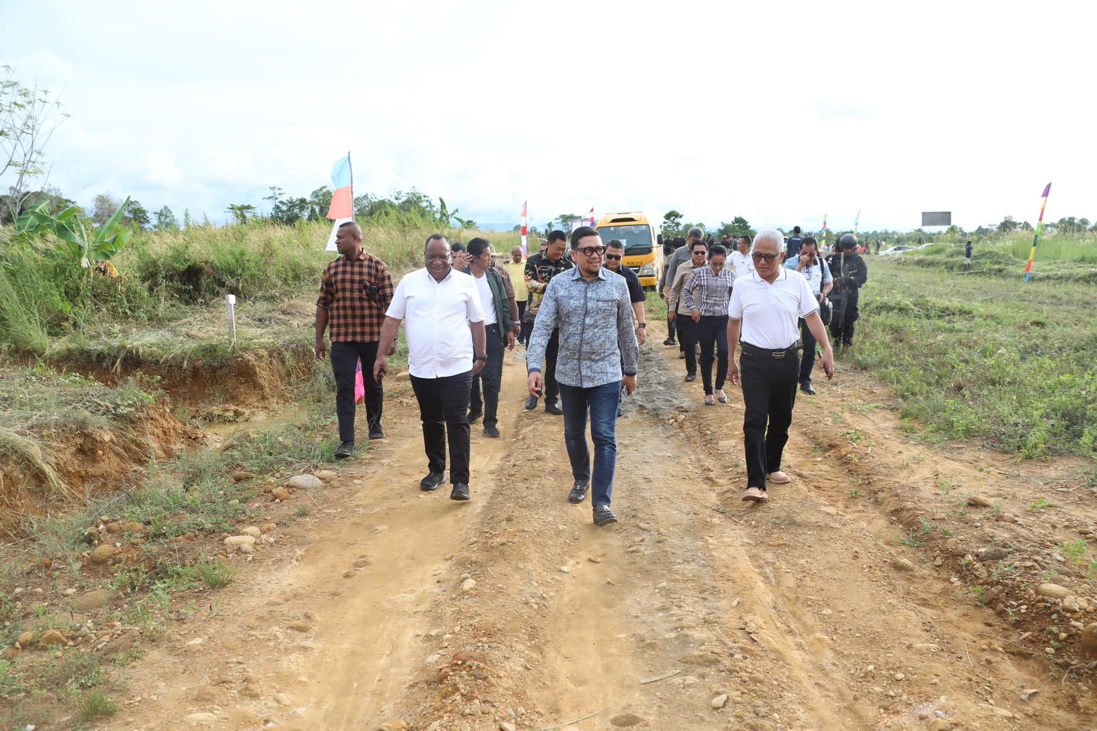 Tinjau Lahan Lokasi Calon Pusat Pemerintahan Papua Tengah, Wamendagri Ajak Masyarakat Saling Jaga Keamanan