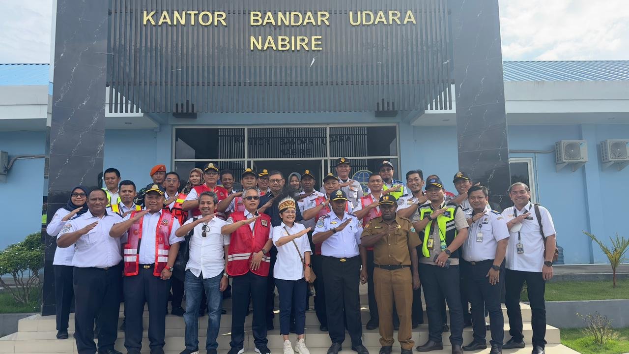 Tinjau Bandara Nabire Baru, Dirjen Hubud Minta Jajarannya Tingkatkan Fasilitas Keamanan dan Keselamatan Penerbangan 
