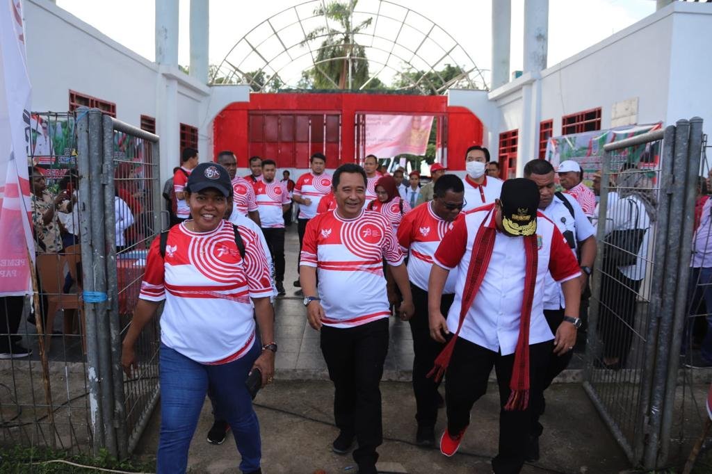 Sambut HUT ke-78 RI, Kemendagri Lakukan Gerakan Pembagian 10 Juta Bendera di Kota Sorong
