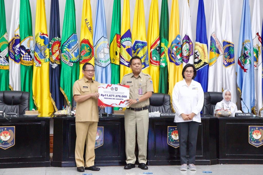 Kemendagri dan Kemenkeu Beri Penghargaan Insentif Fiskal kepada 33 Daerah yang Mampu Kendalikan Inflasi 