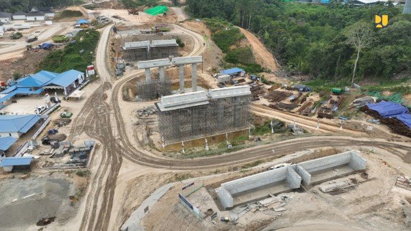 
Tingkatkan Konektivitas IKN, Kementerian PUPR Percepat Pembangunan Jalan Tol Menuju IKN
