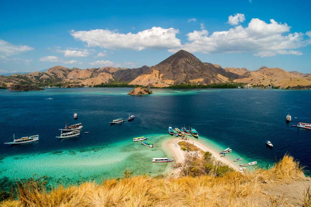 
Inilah Empat Spot Island Hopping Terbaik di Indonesia
