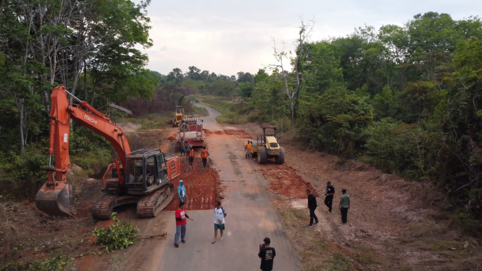 Pj Bupati Mappi Tinjau Pekerjaan Ruas Jalan Kota Kepi - Mur
