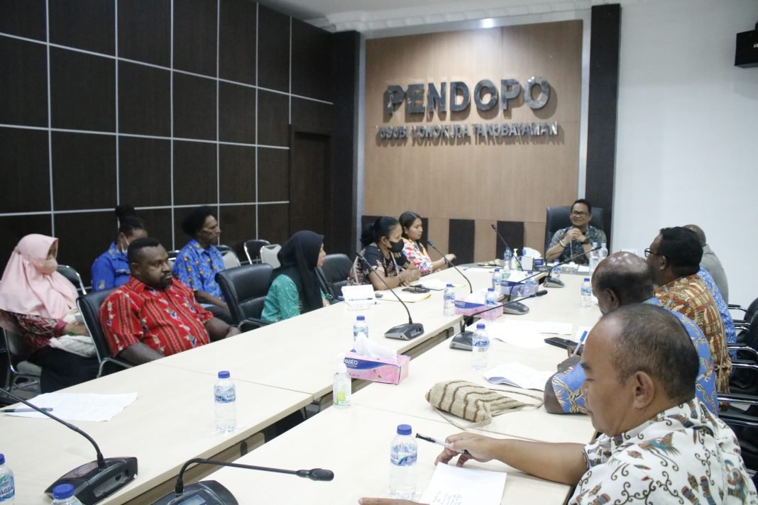 Gelar Rapat Pengurus Dekranasda, Pj Bupati Mappi: Ada Beberapa Hal yang Harus Disiapkan