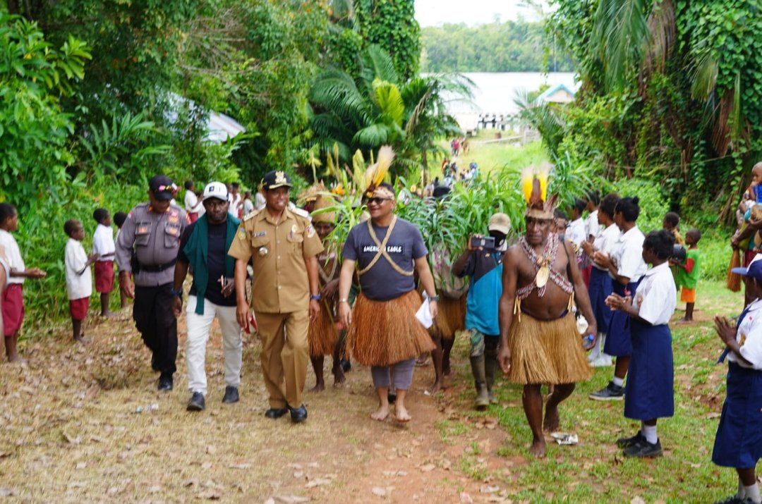 Datangi Langsung Rumah Warga, Pemkab Mappi Sosialisasikan Hidup Bersih dan Sehat