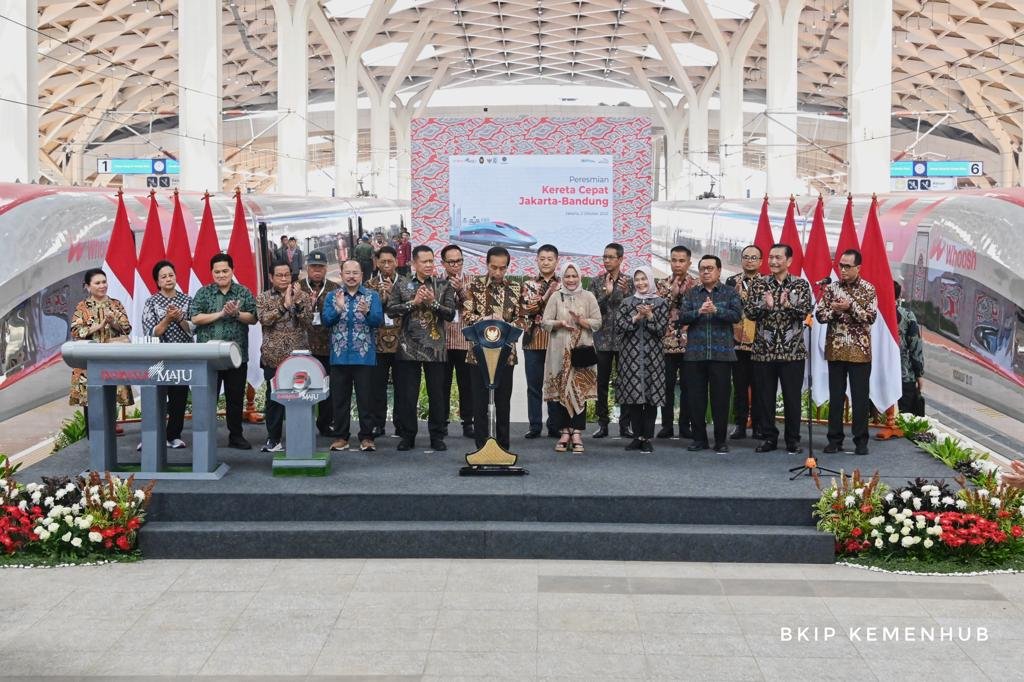 Presiden Jokowi Resmikan Kereta Cepat Pertama Di Asia Tenggara ...