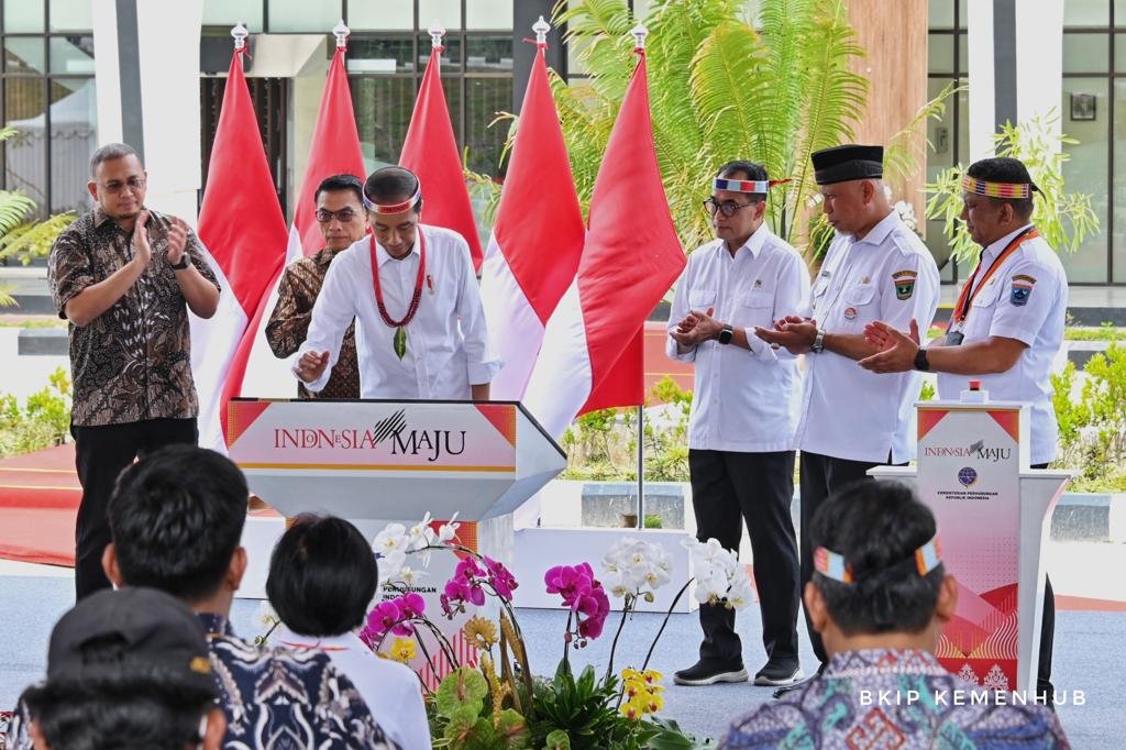 Presiden Jokowi Resmikan Bandara Mentawai, Potensi Wisata dan Ekonomi Akan Semakin Berkembang