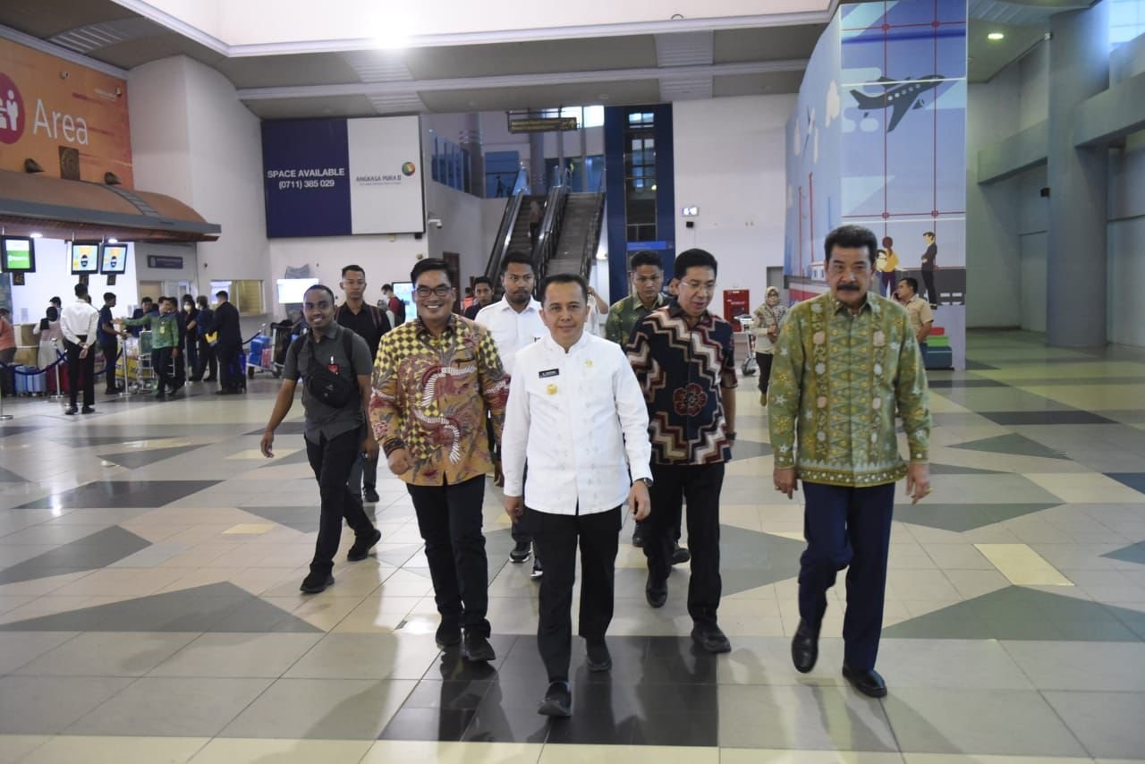 Cek Bandara SMB II Palembang, Pj Gubernur Sumsel Usul Eskalator Terminal Kedatangan Ditambah