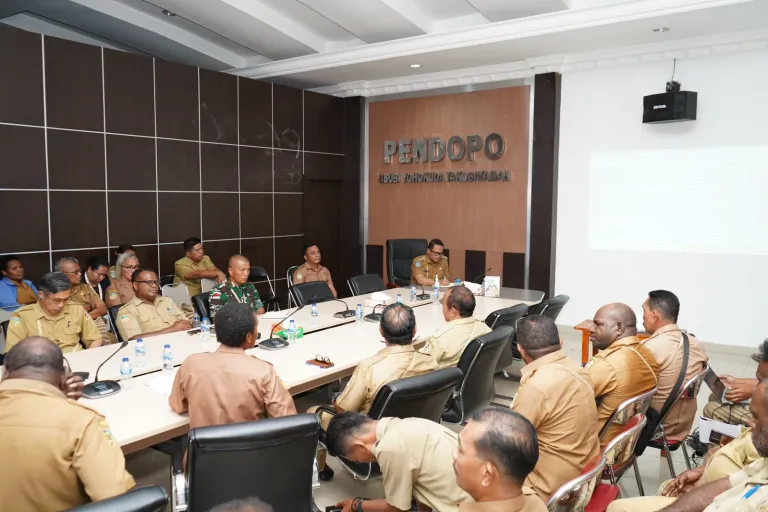 Pj Bupati Mappi Pimpin Rapat Panitia Festival Budaya Sejuta Rawa II