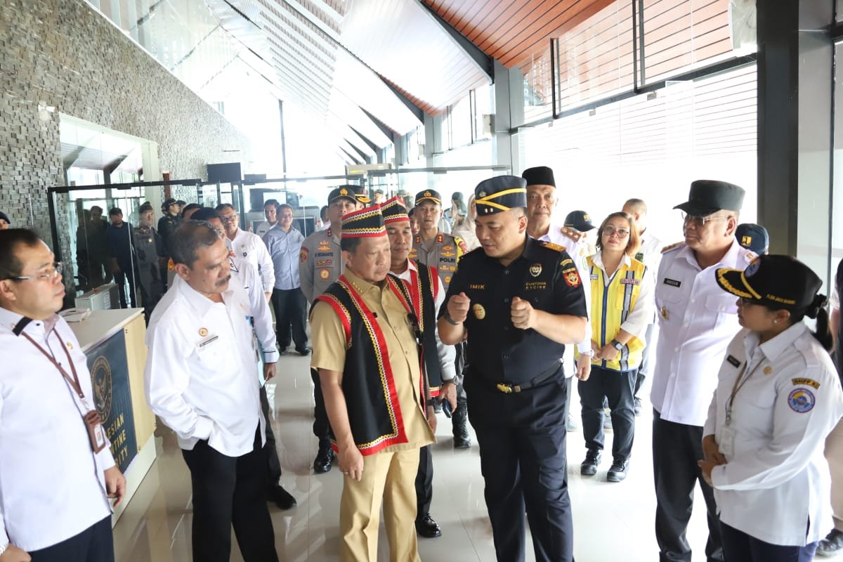 Tinjau PLBN Jagoi Babang, Mendagri Tegaskan Komitmen Pemerintah Beri Perhatian terhadap Wilayah Perbatasan