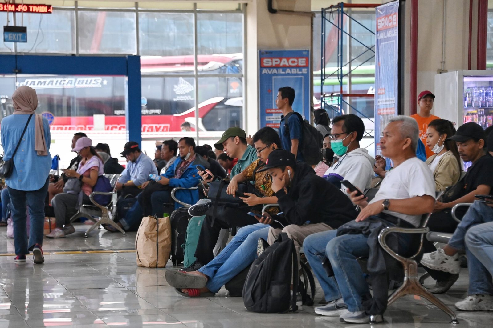 Libur Nataru, Pergerakan Penumpang di Terminal Pulo Gebang Meningkat